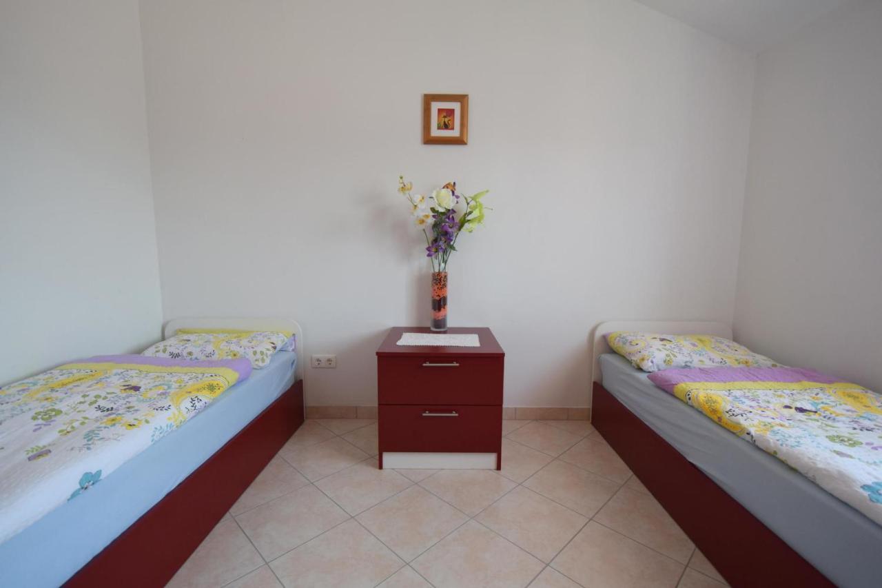 Apartments Gabrijel Malinska Extérieur photo